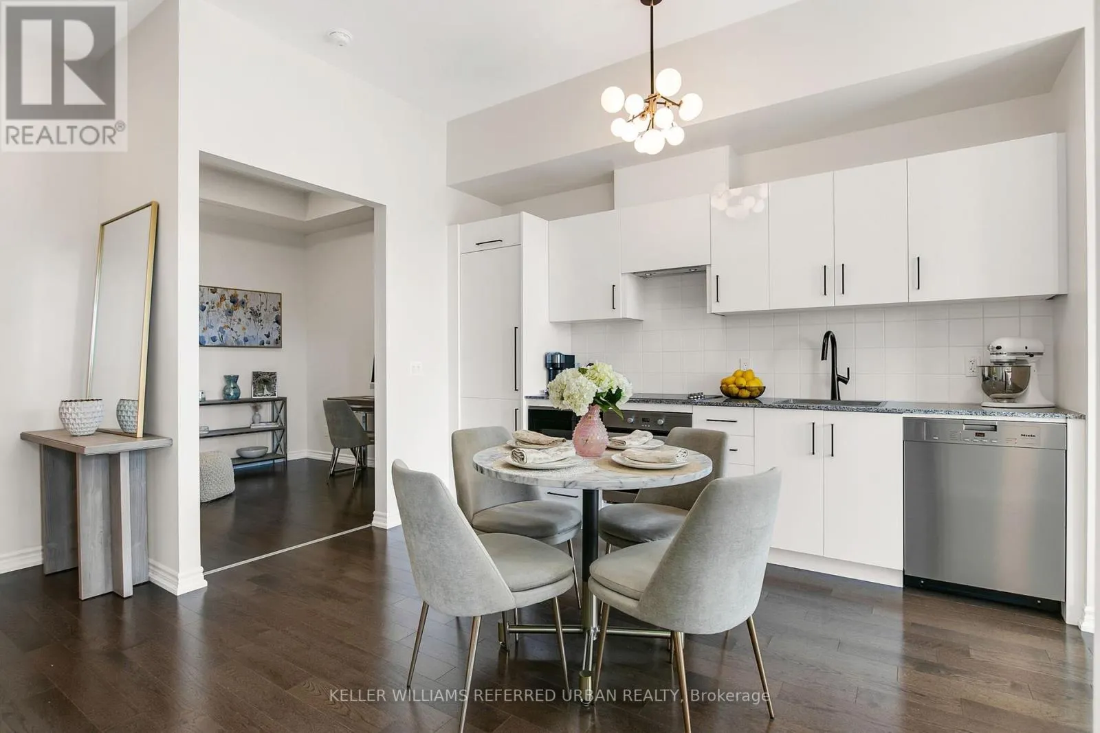 725 - 23 GLEBE ROAD W