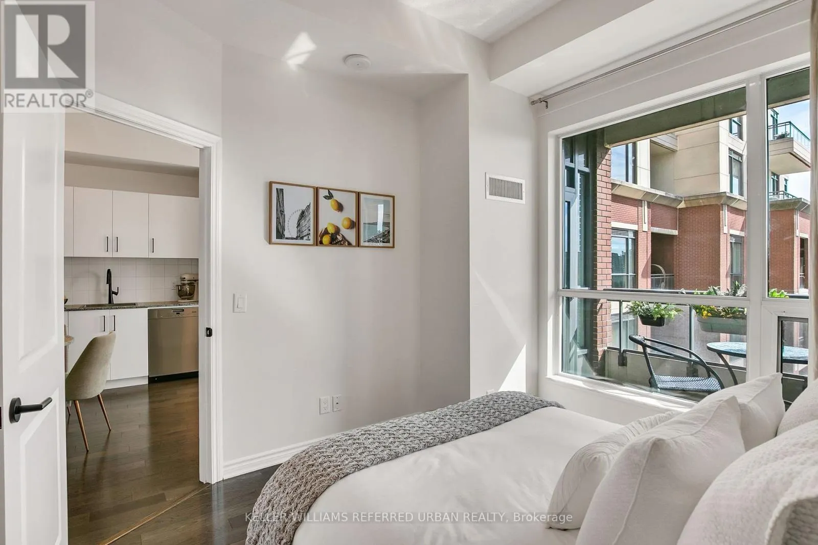 725 - 23 GLEBE ROAD W