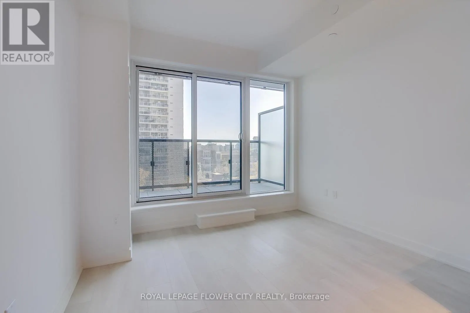706 - 117 BROADWAY AVENUE