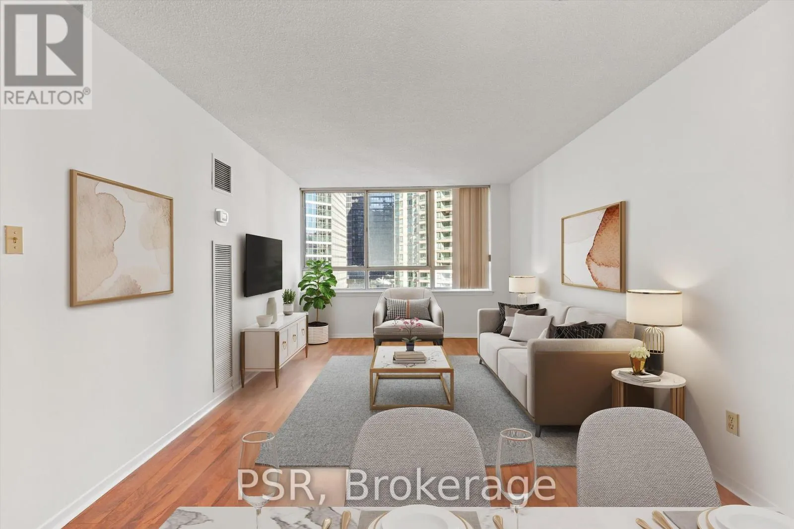 901 - 633 BAY STREET
