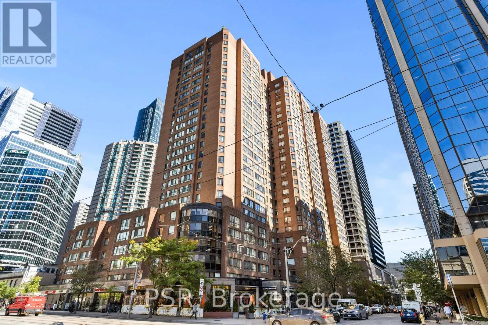 901 - 633 BAY STREET