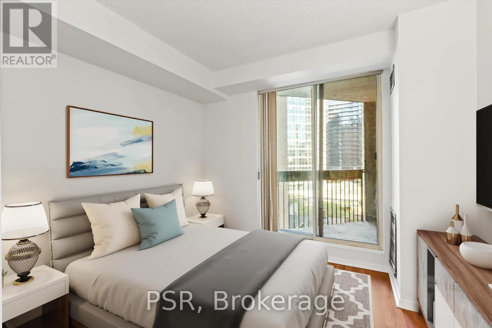 901 - 633 BAY STREET