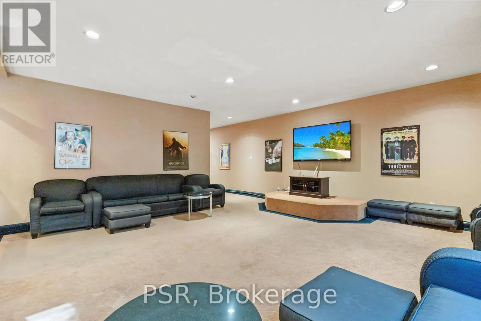 901 - 633 BAY STREET