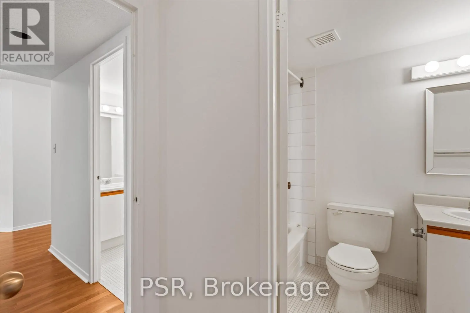 901 - 633 BAY STREET