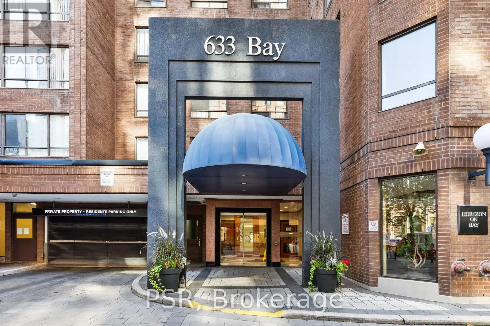 901 - 633 BAY STREET