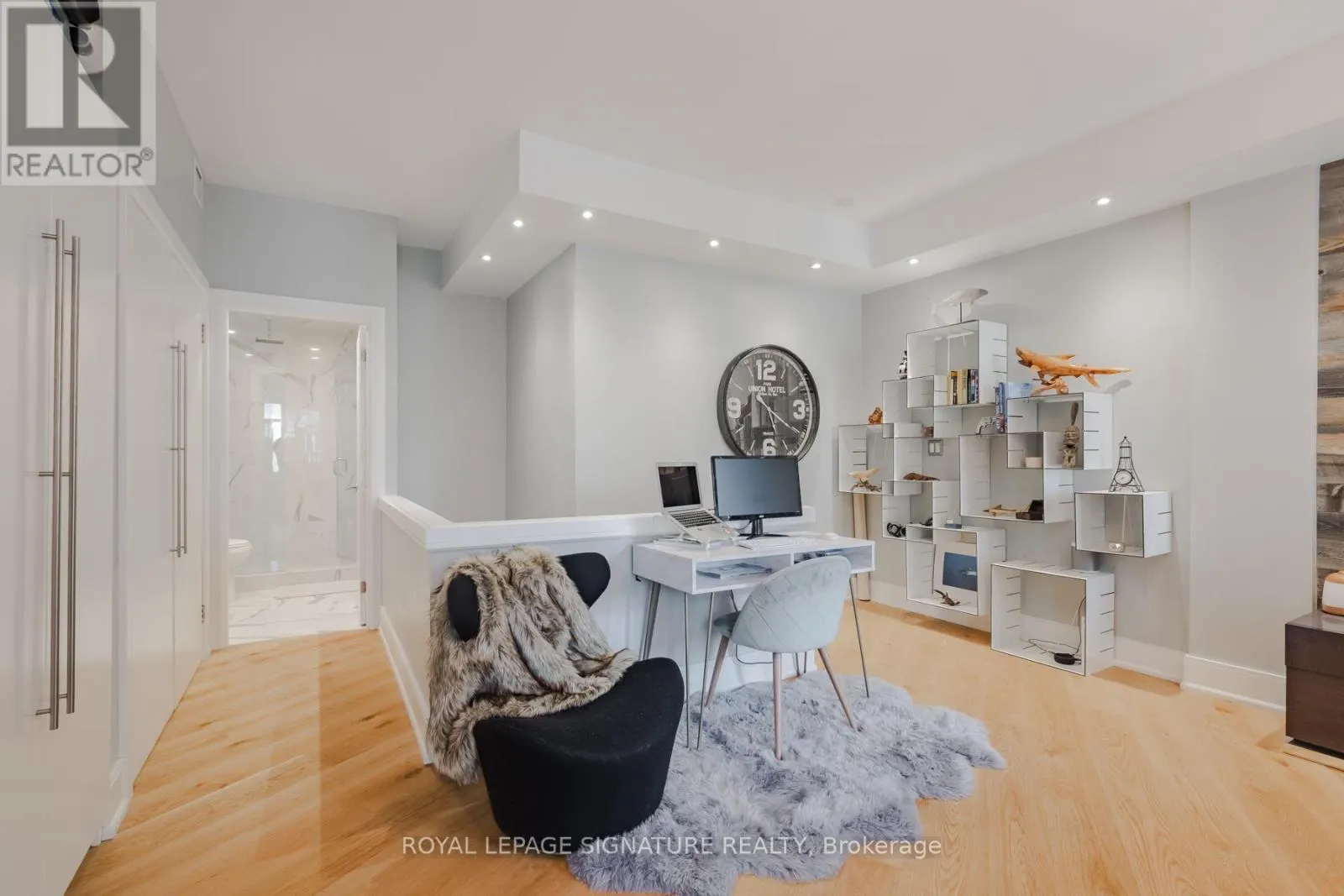 332 - 500 RICHMOND STREET W