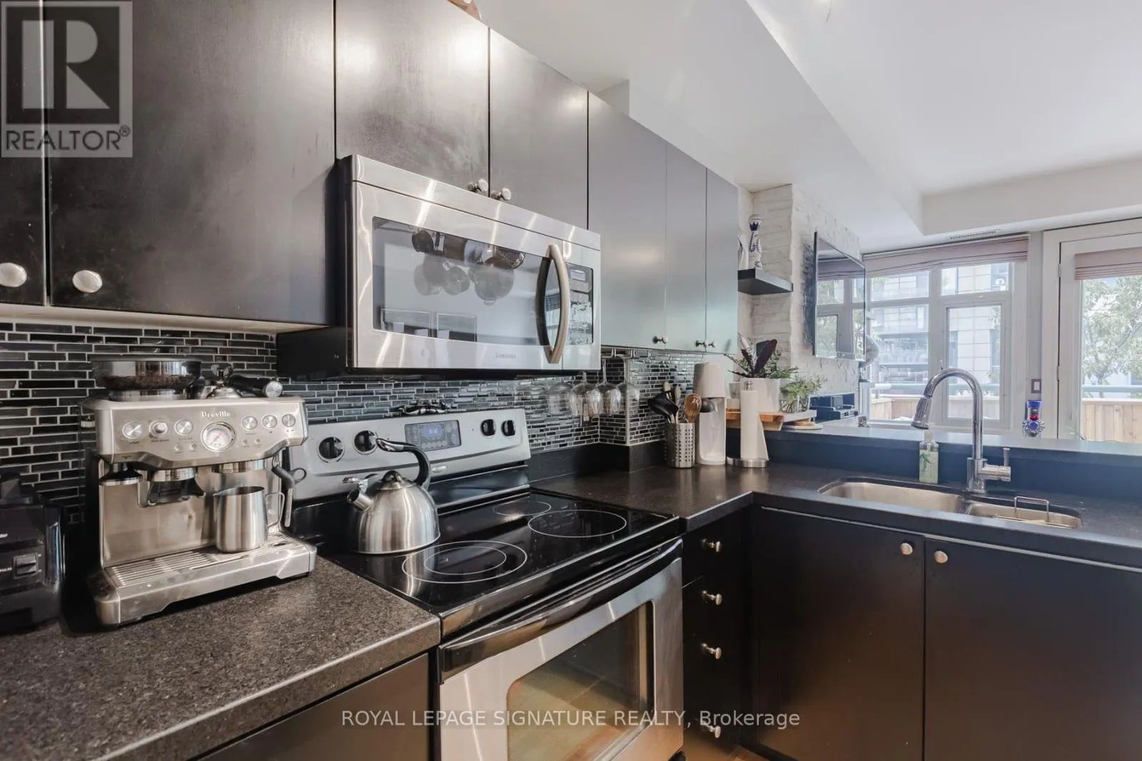 332 - 500 RICHMOND STREET W