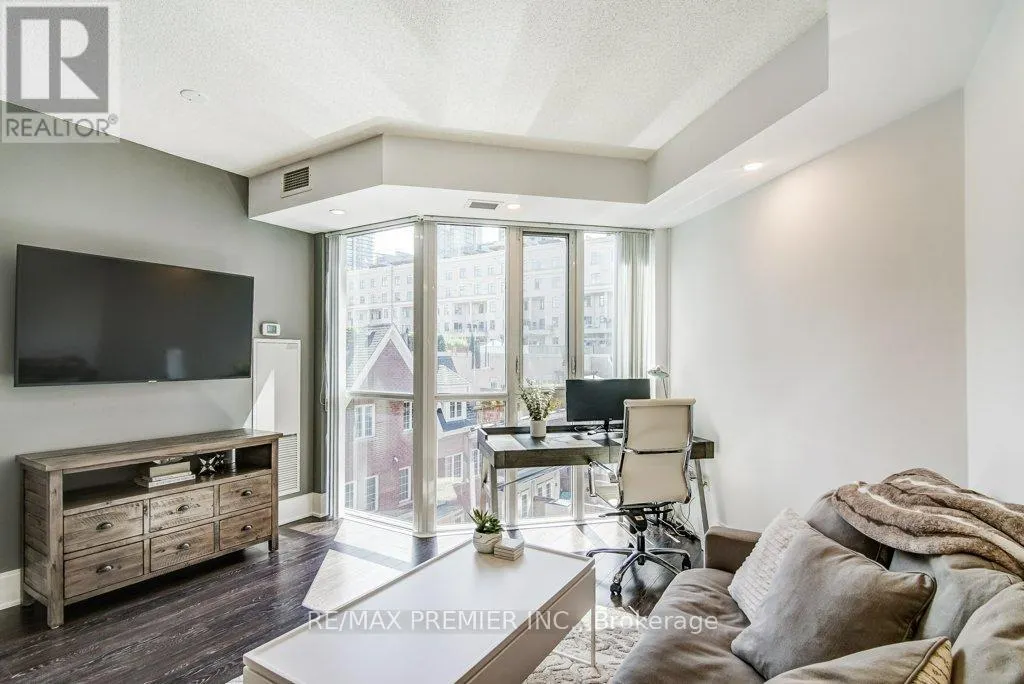 414 - 560 FRONT STREET W