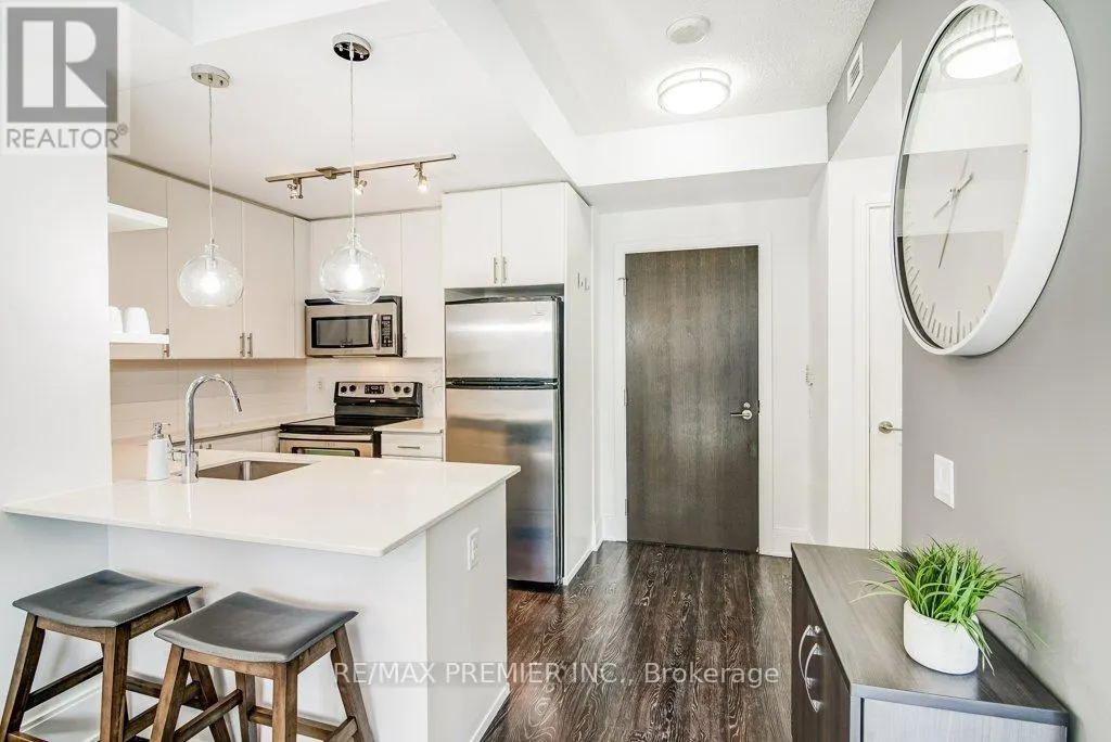 414 - 560 FRONT STREET W