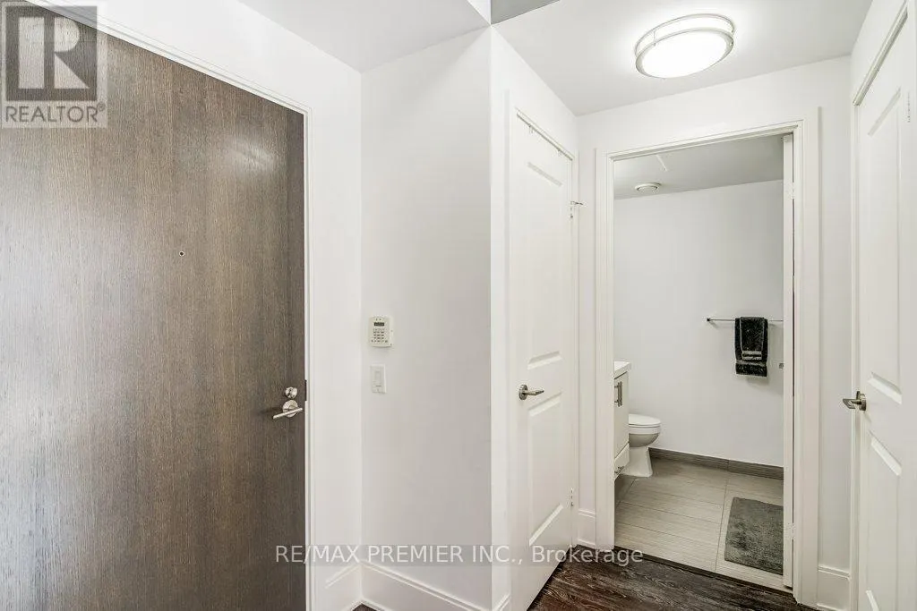 414 - 560 FRONT STREET W