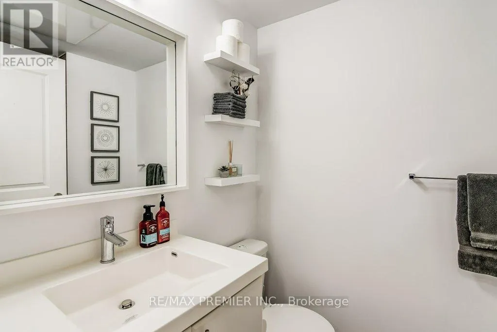 414 - 560 FRONT STREET W