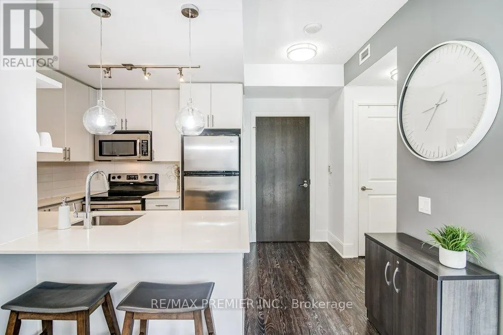 414 - 560 FRONT STREET W