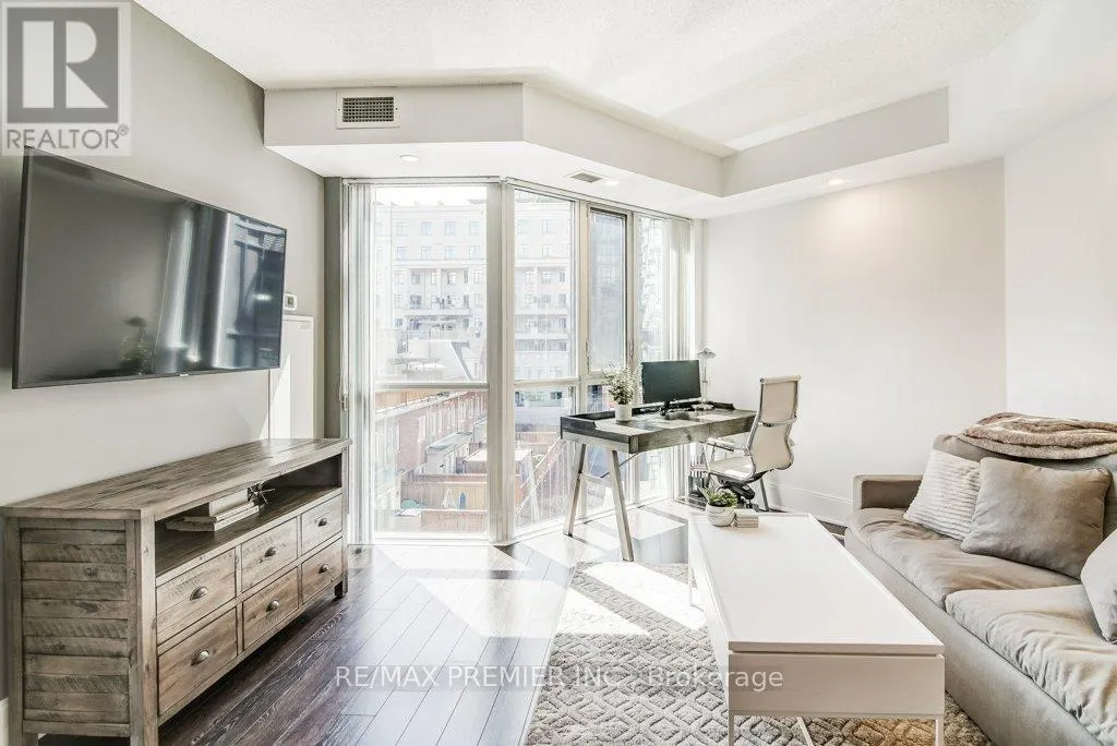 414 - 560 FRONT STREET W