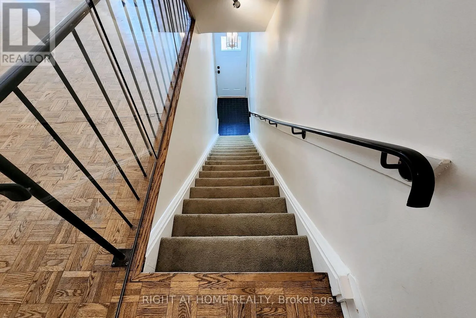 394 KING STREET E