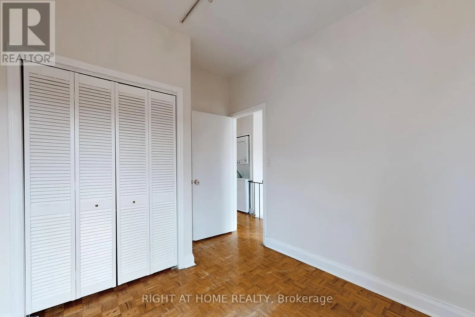 394 KING STREET E