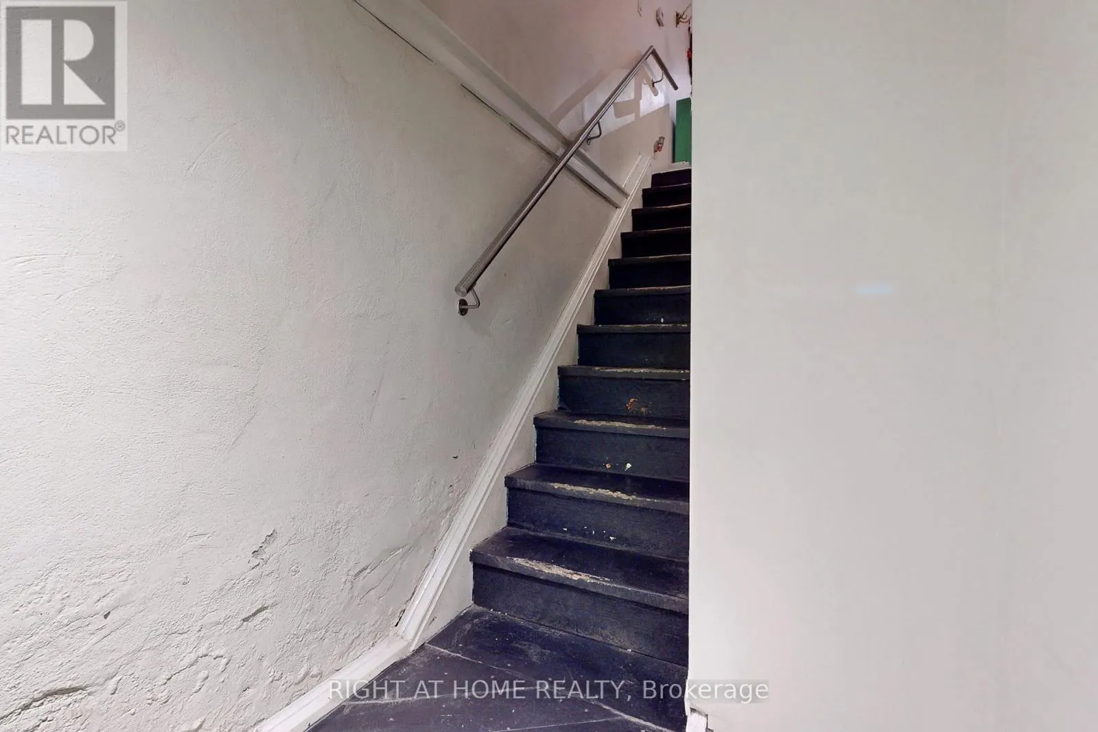 394 KING STREET E