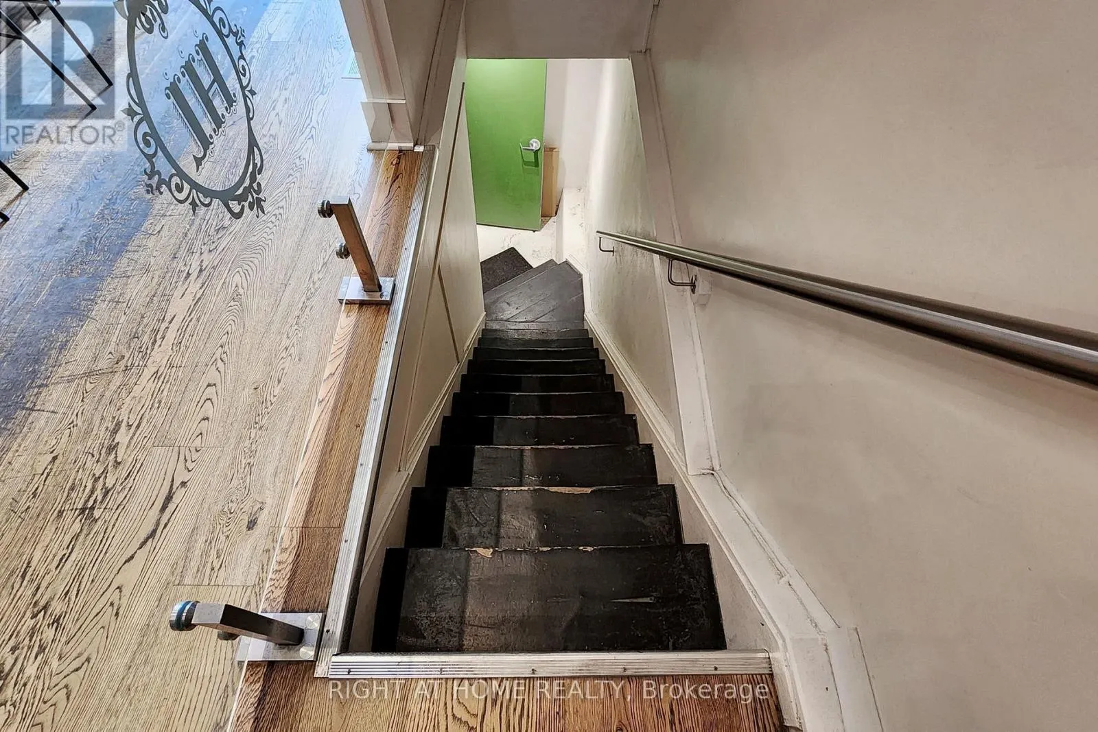 394 KING STREET E