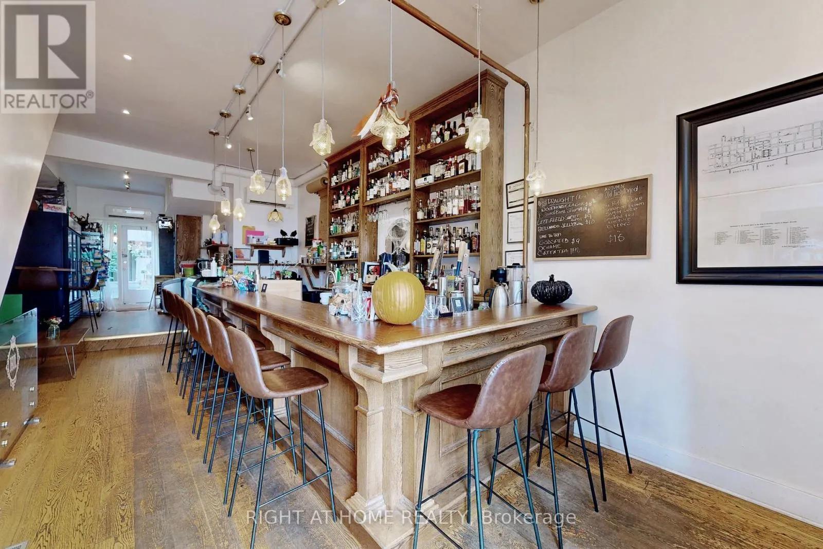 394 KING STREET E