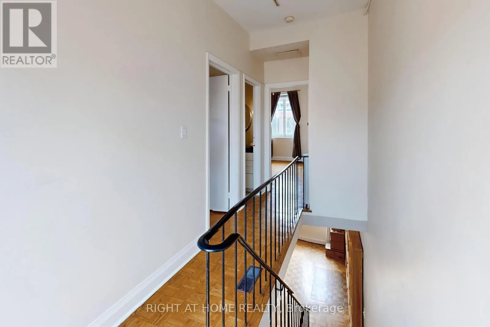 394 KING STREET E