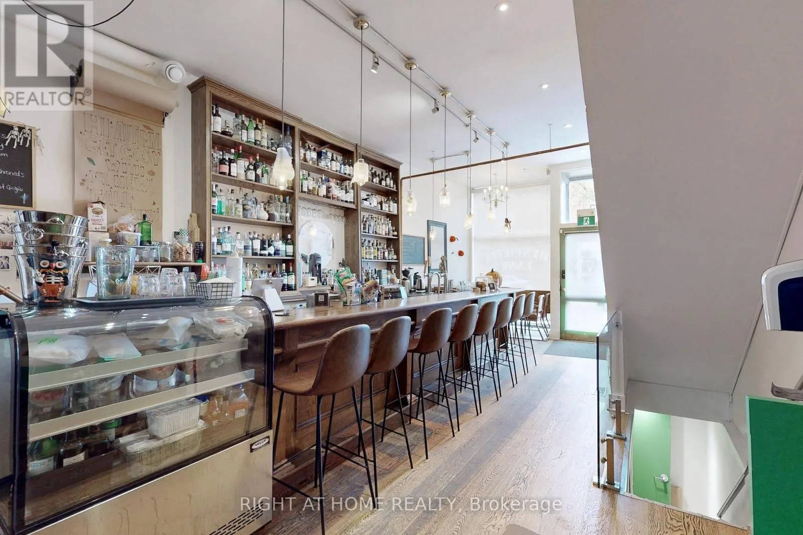 394 KING STREET E