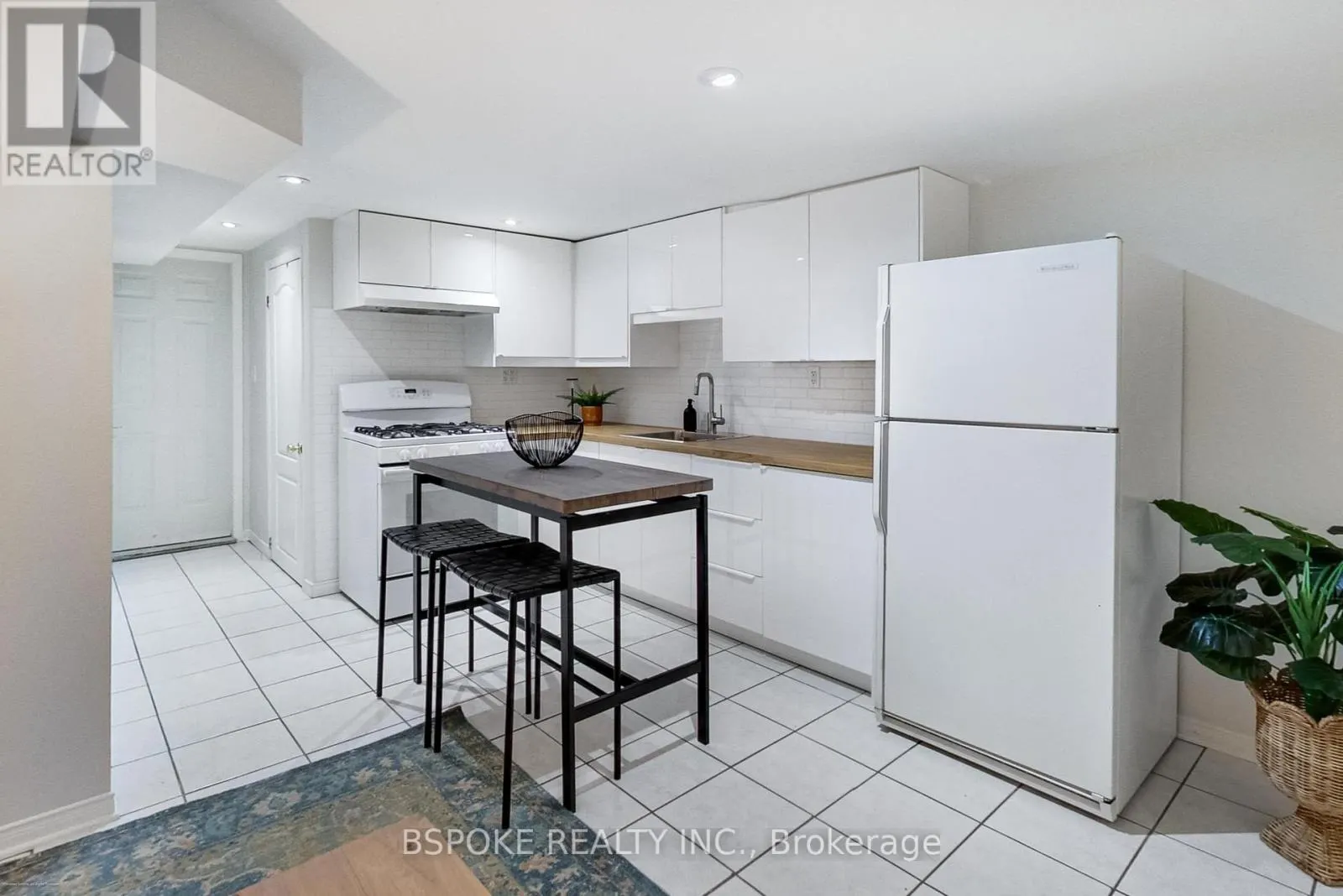 641 OSSINGTON AVENUE
