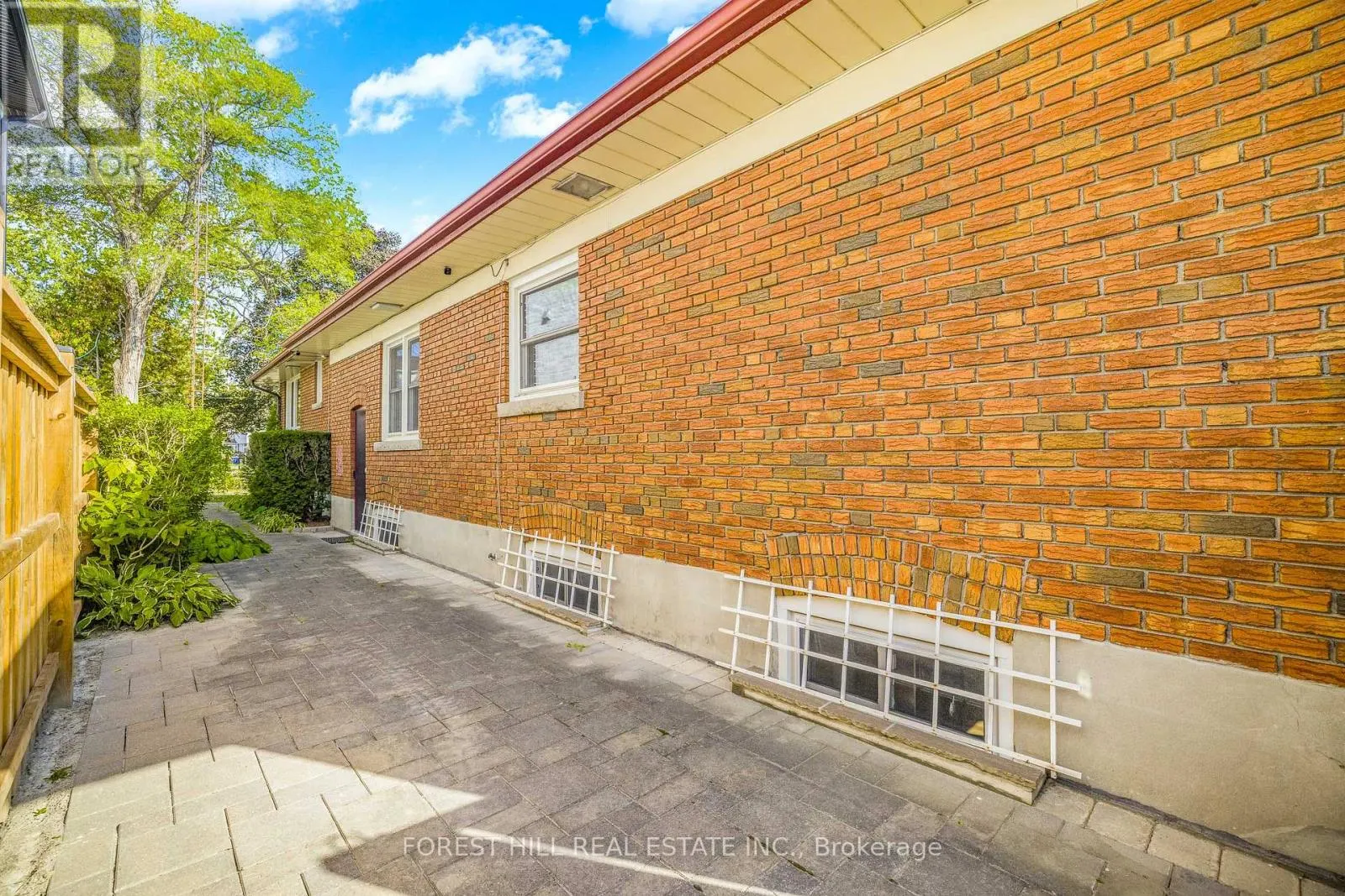 18 IRVINGTON CRESCENT