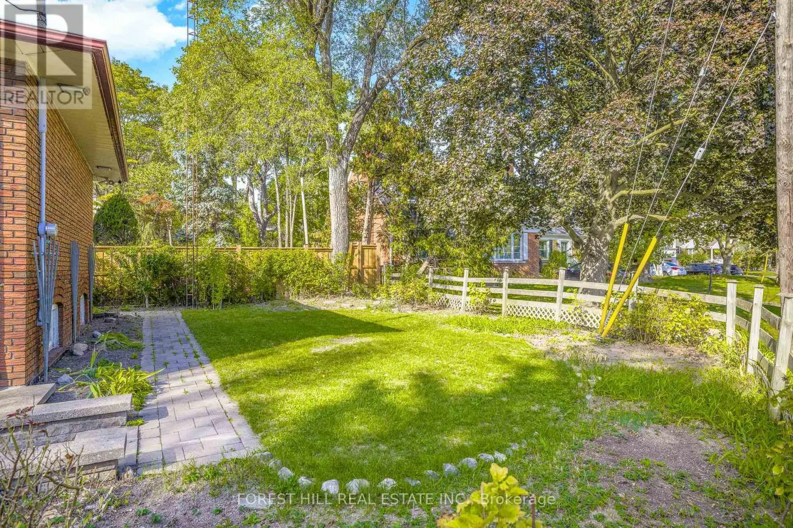 18 IRVINGTON CRESCENT
