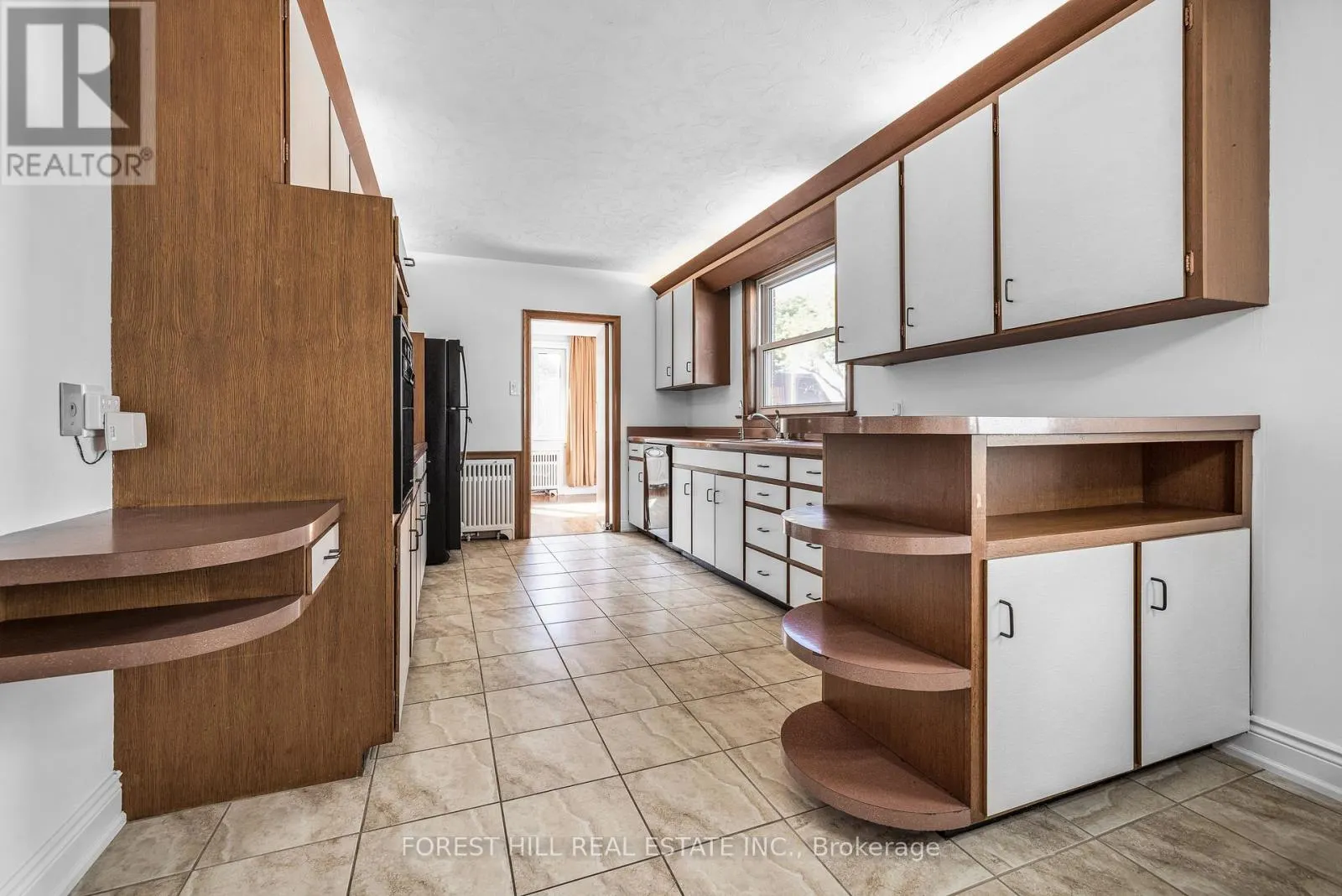 18 IRVINGTON CRESCENT