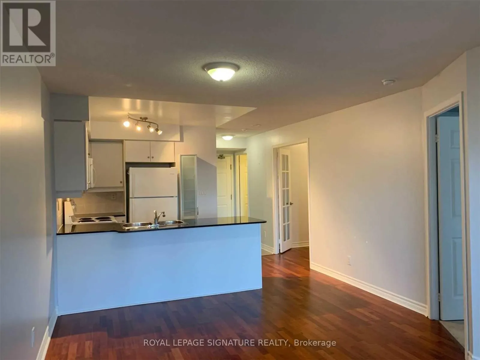706 - 19 BARBERRY PLACE