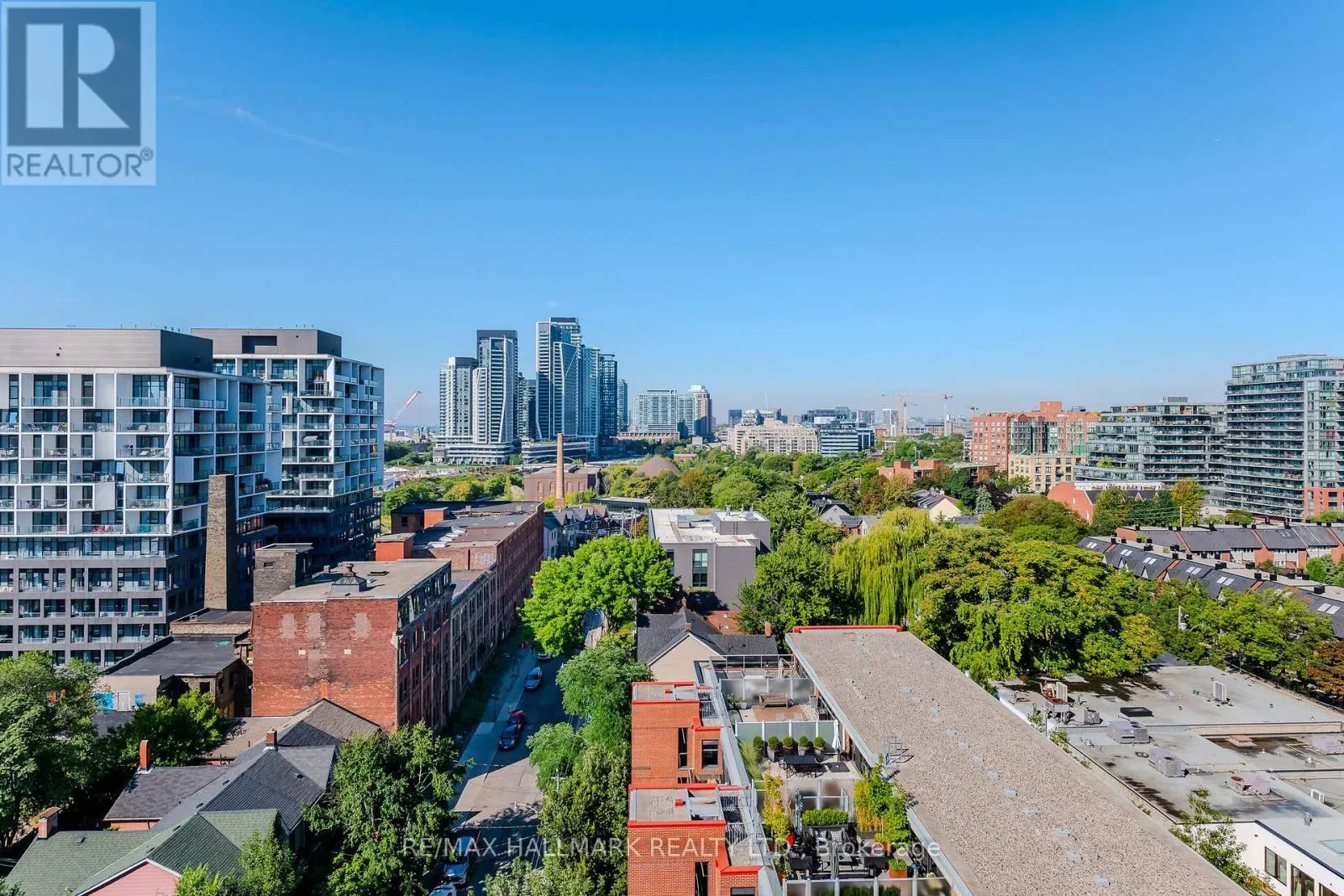910 - 60 BATHURST STREET