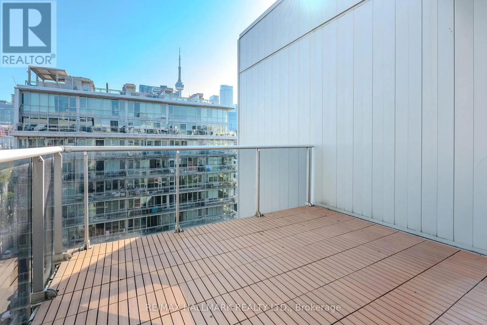 910 - 60 BATHURST STREET
