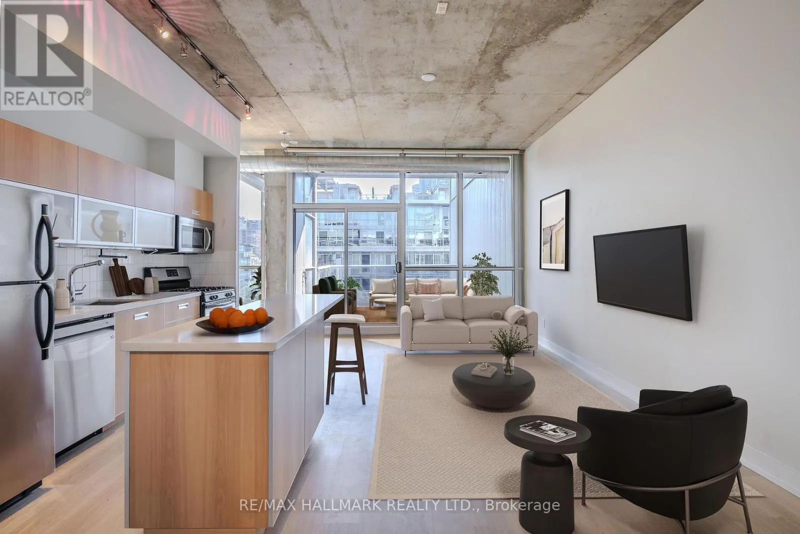 910 - 60 BATHURST STREET