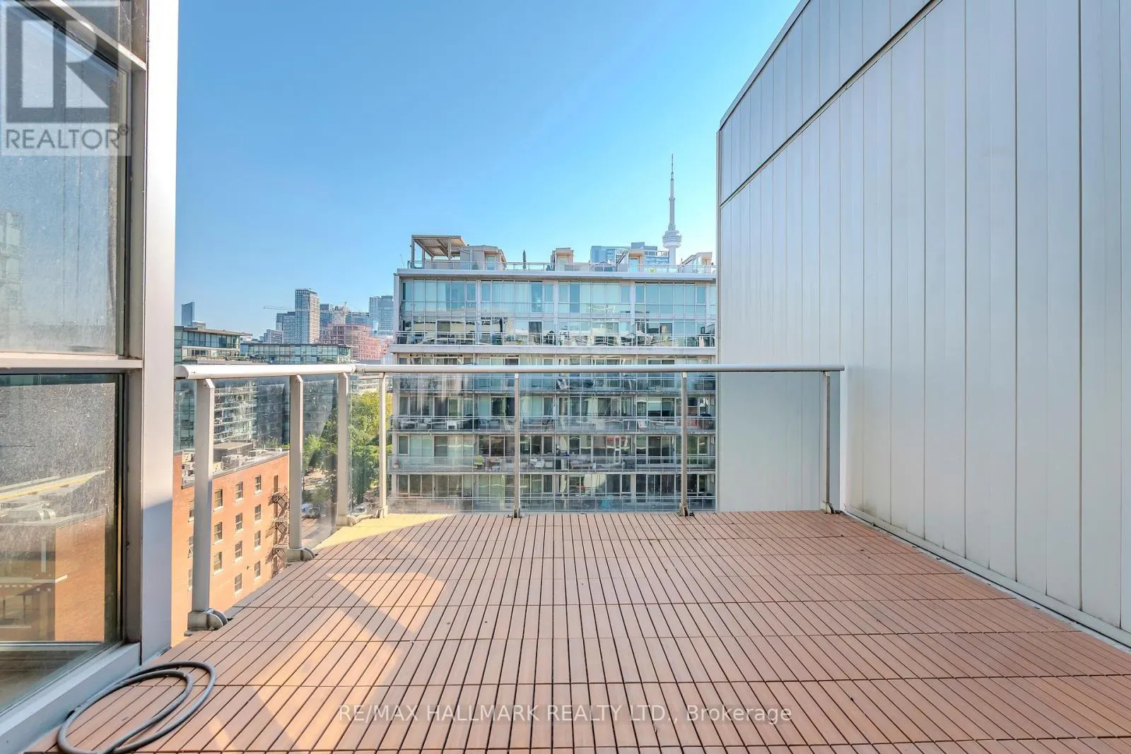 910 - 60 BATHURST STREET