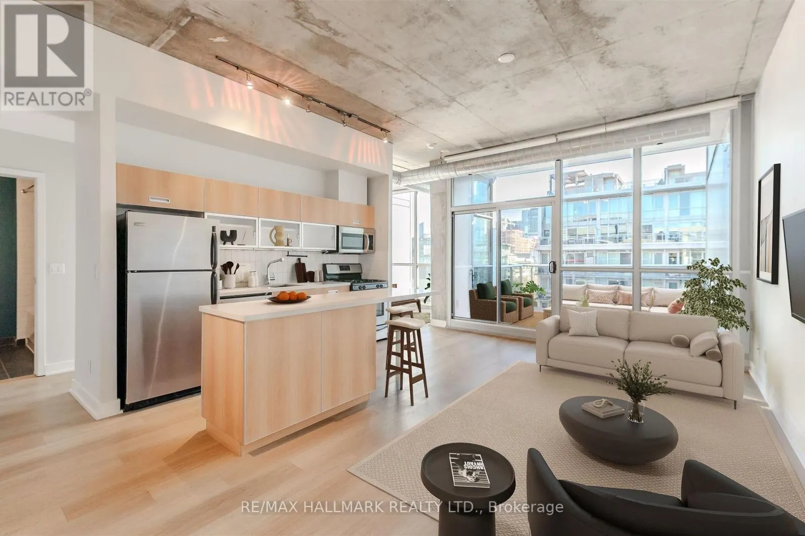 910 - 60 BATHURST STREET