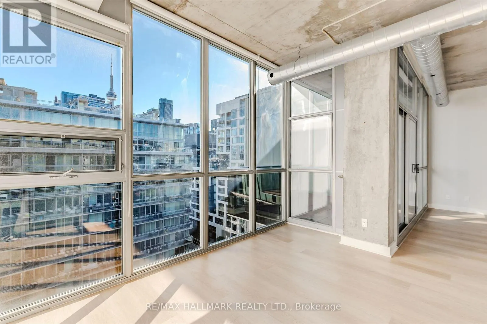910 - 60 BATHURST STREET
