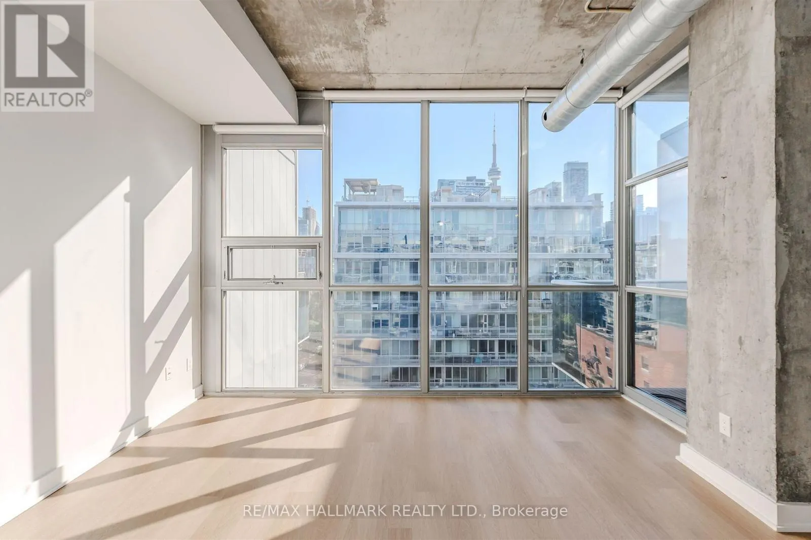 910 - 60 BATHURST STREET