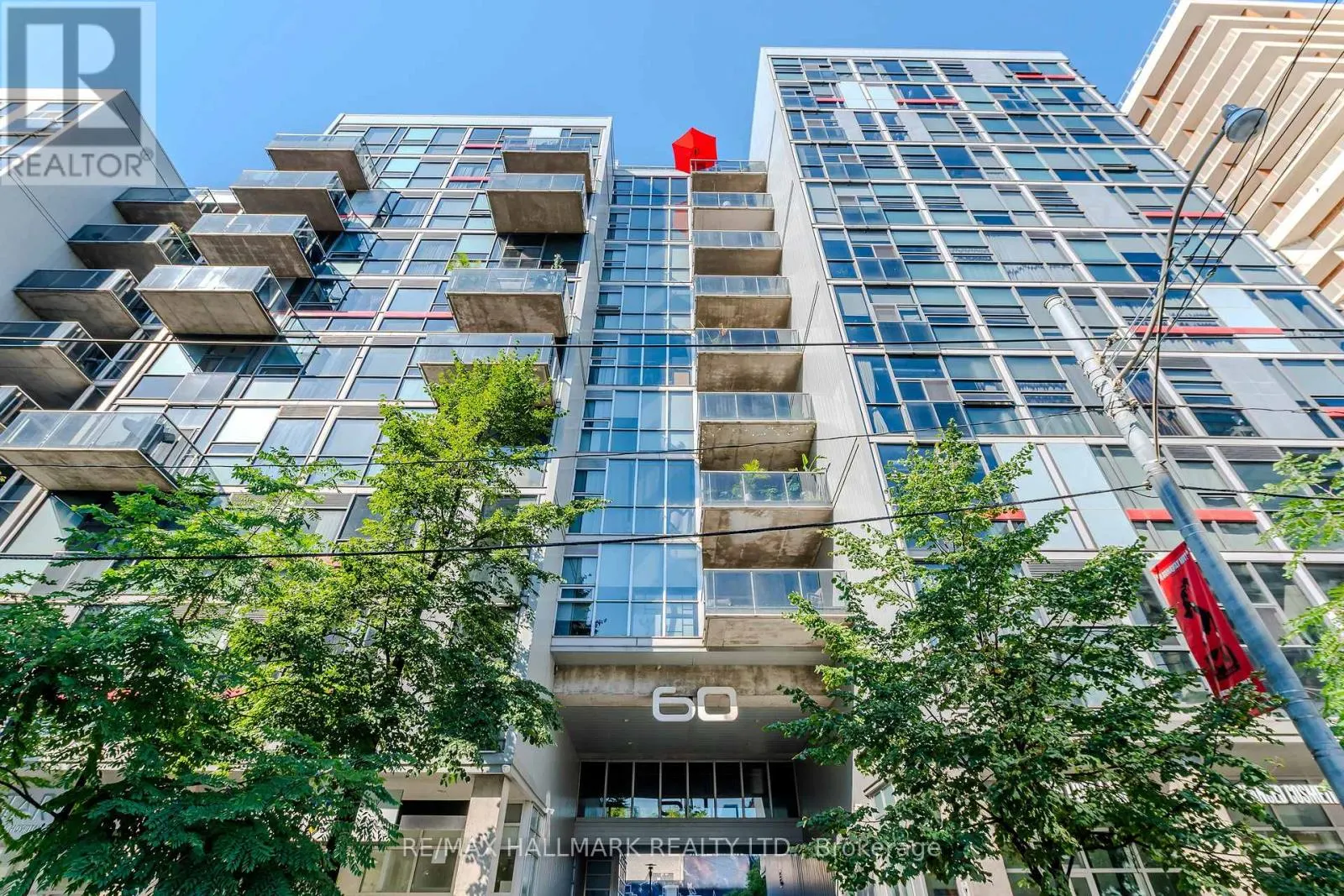 910 - 60 BATHURST STREET