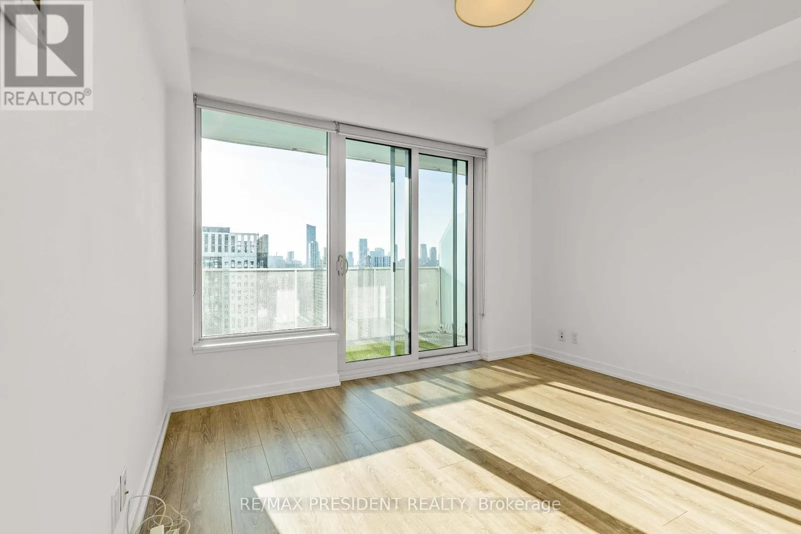 2401 - 20 TUBMAN AVENUE