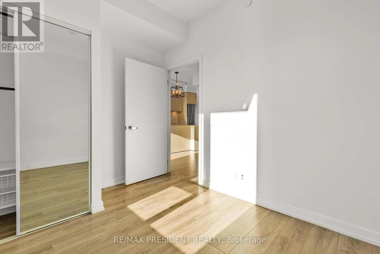 2401 - 20 TUBMAN AVENUE