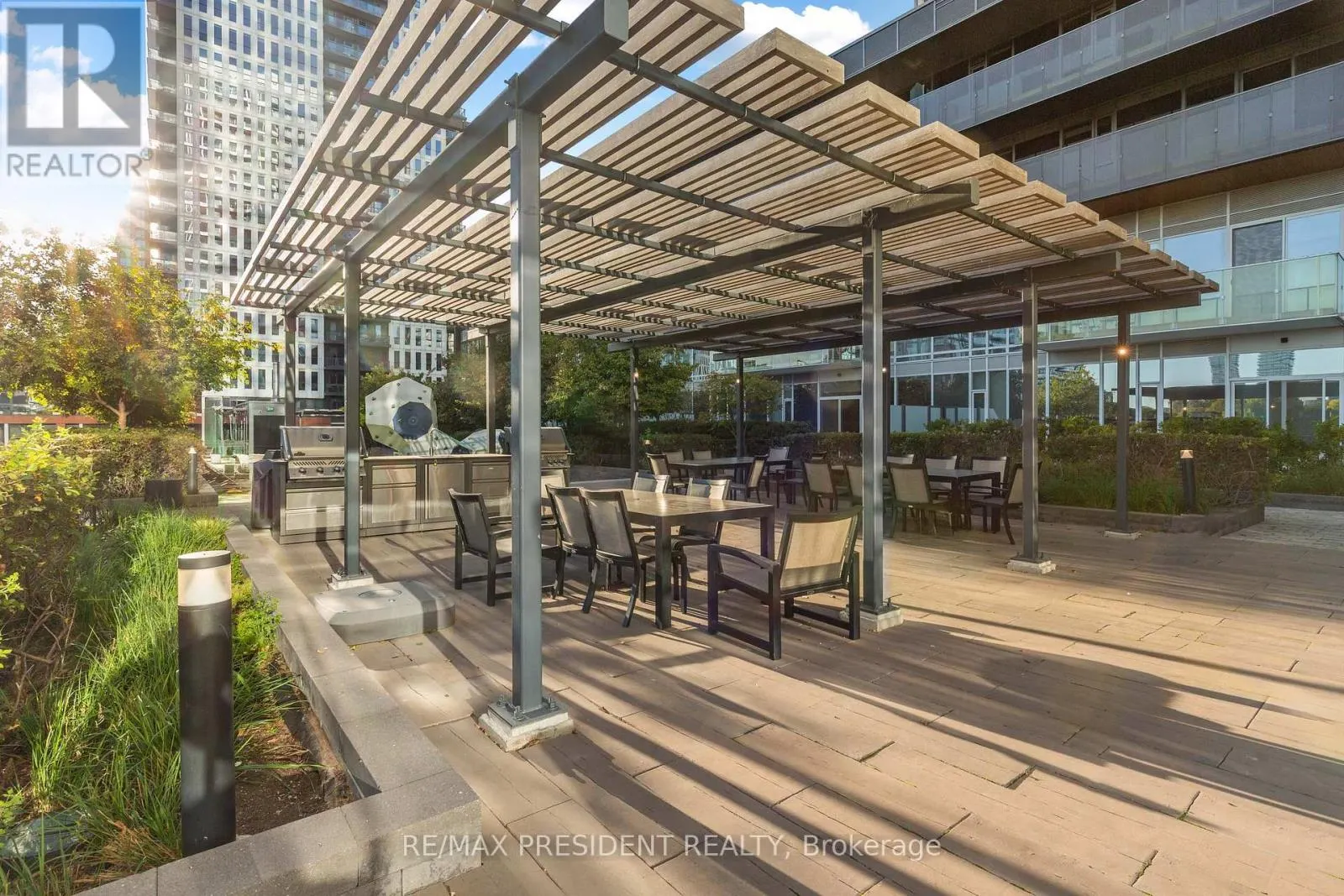 2401 - 20 TUBMAN AVENUE