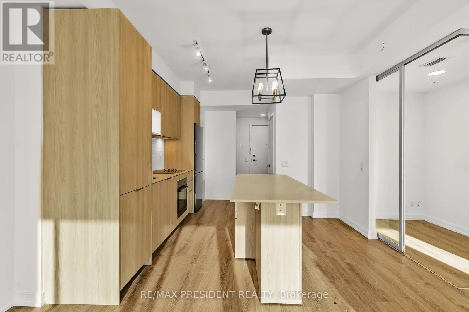 2401 - 20 TUBMAN AVENUE