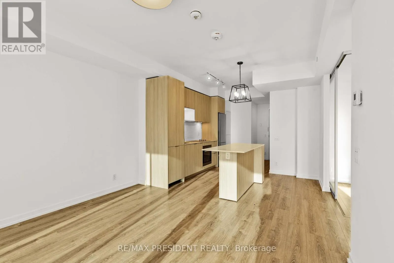 2401 - 20 TUBMAN AVENUE