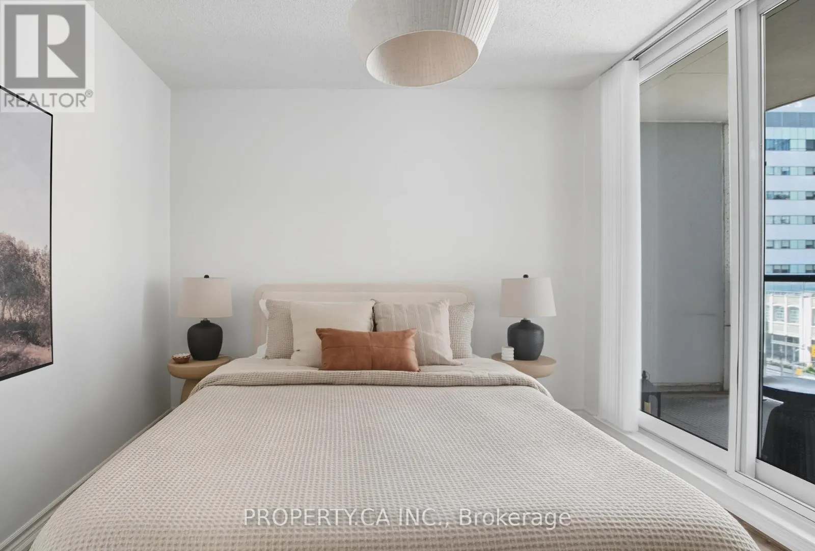 709 - 801 BAY STREET