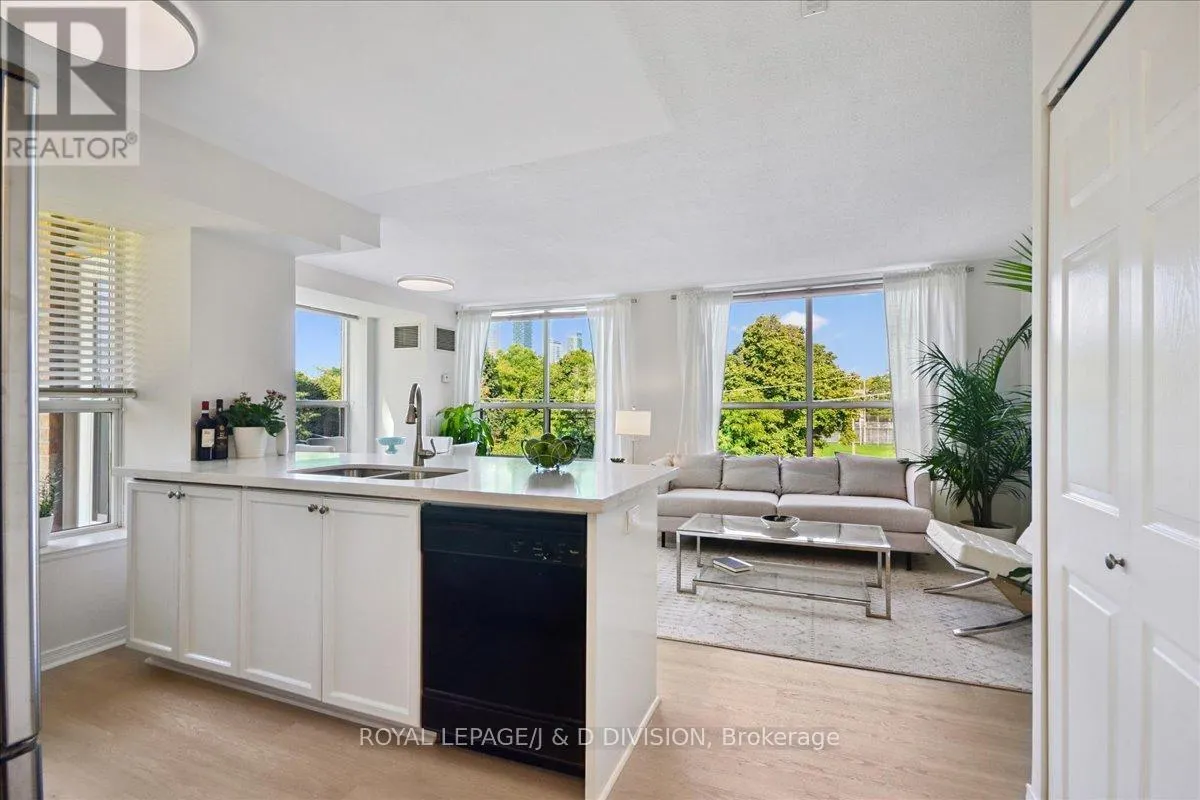 405 - 245 DAVISVILLE AVENUE