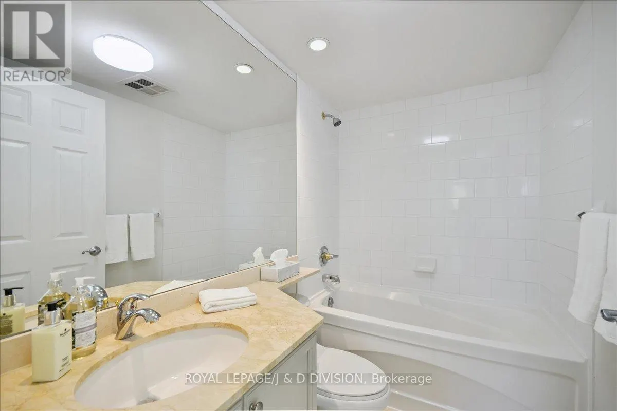 405 - 245 DAVISVILLE AVENUE