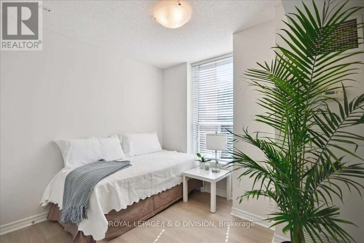 405 - 245 DAVISVILLE AVENUE
