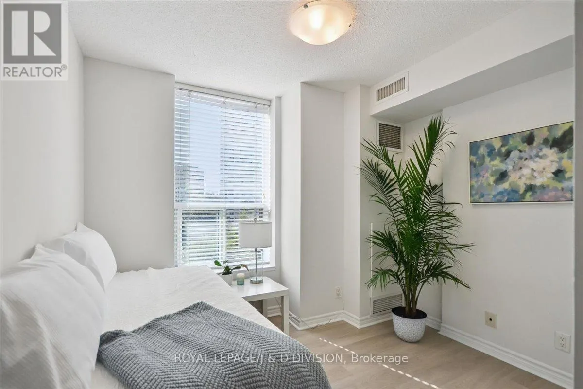 405 - 245 DAVISVILLE AVENUE
