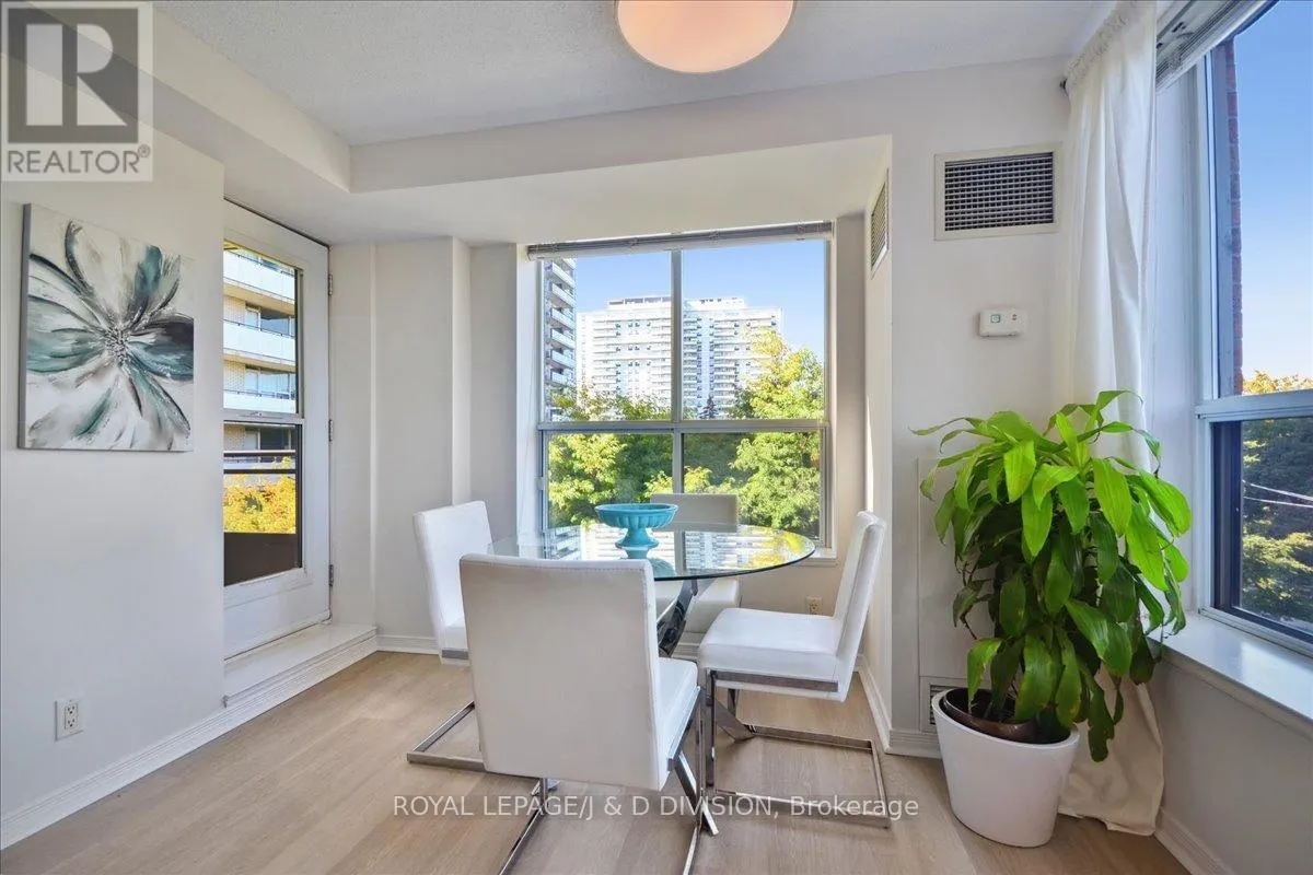 405 - 245 DAVISVILLE AVENUE