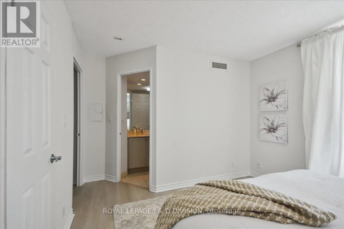 405 - 245 DAVISVILLE AVENUE