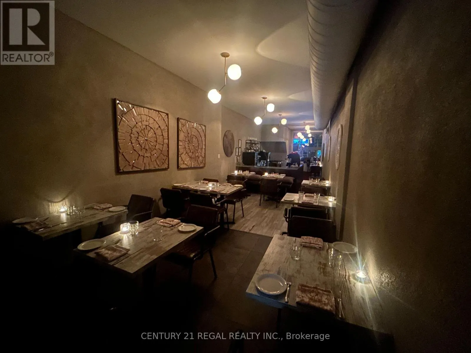 1183 DUNDAS STREET W